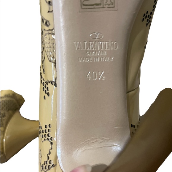 Valentino Garavani Peeptoe Heels Size:US10 ( 40.5 EU) - Picture 4 of 5
